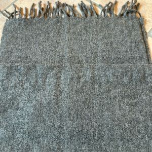 NWOT GRAY SCARF